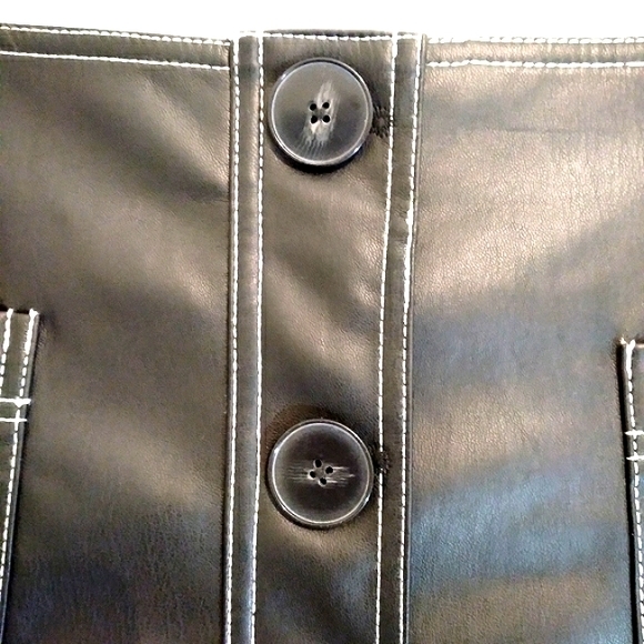 🎁 Zara Faux Leather Mini Skirt, Black w/ White Stitching, Pockets Front Buttons - Picture 3 of 13